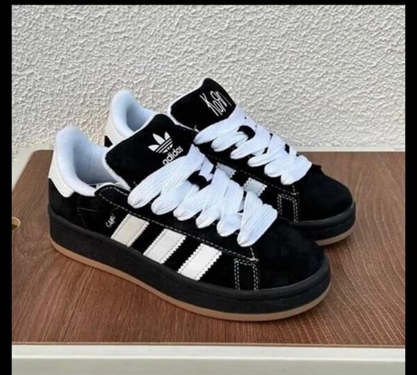 Baskets en daim noires classiques