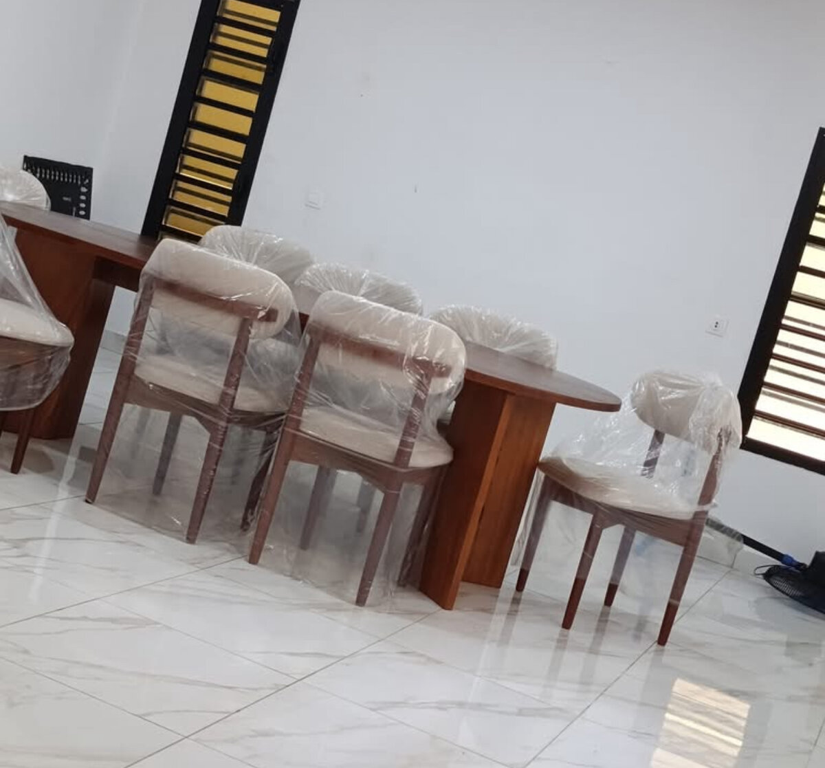 Table à manger en bois moderne