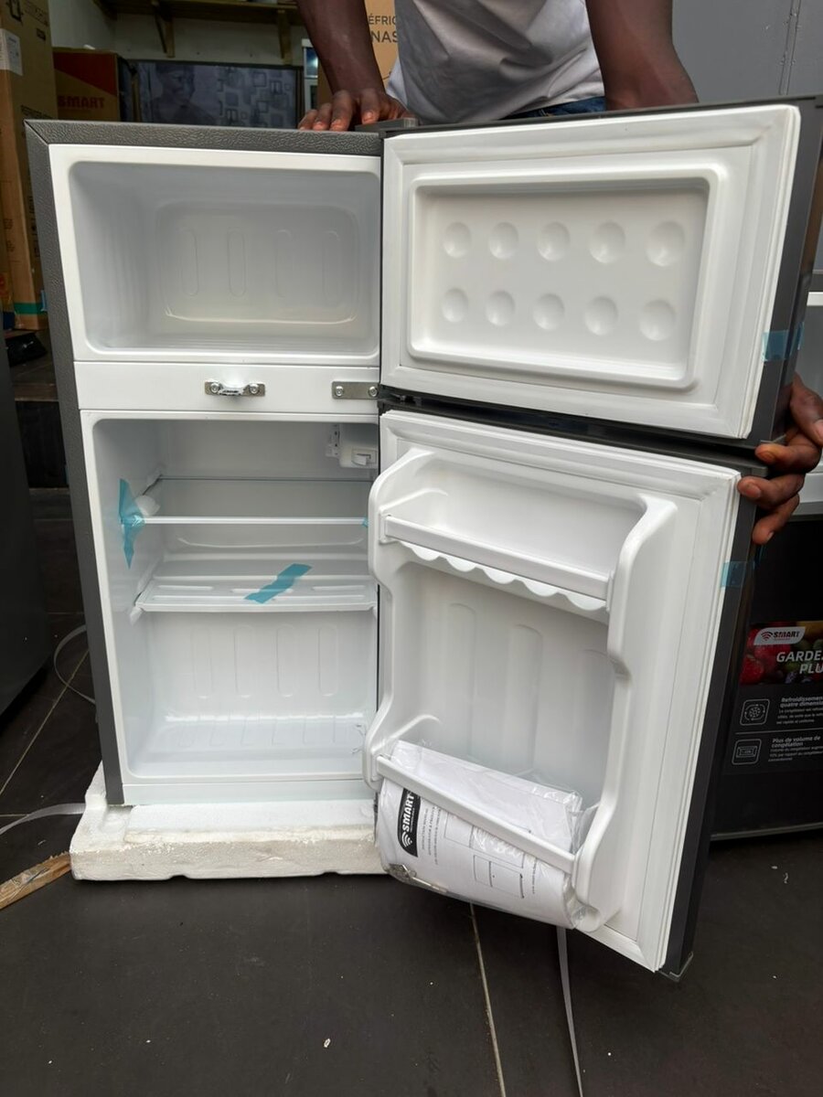 Réfrigérateur compact moderne