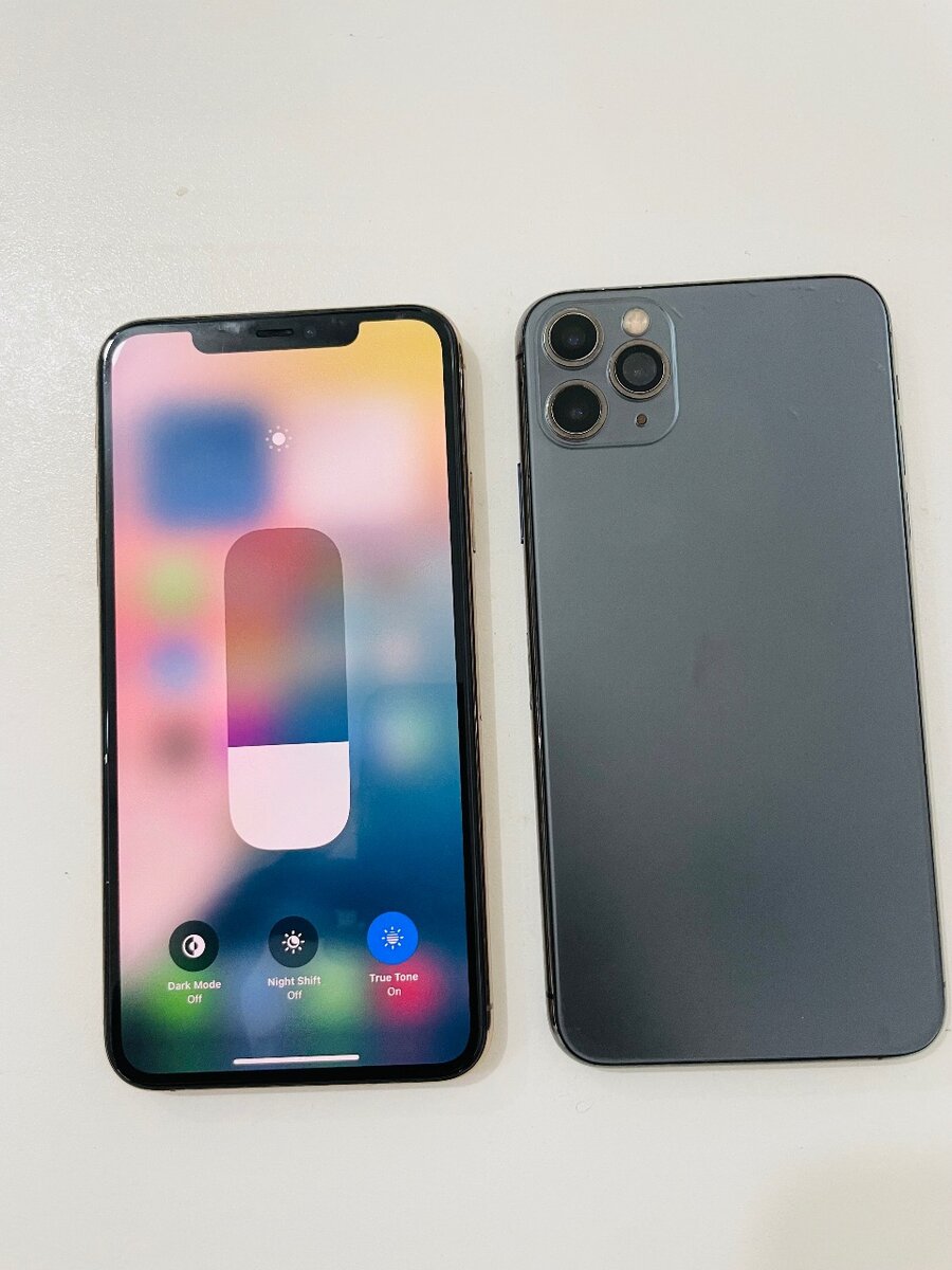 iPhones 11pro max 64gb