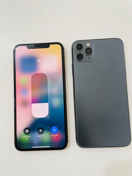 iPhones 11pro max 64gb