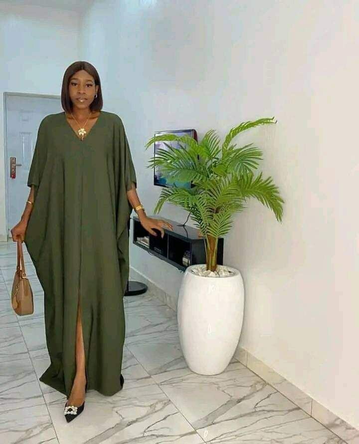 Admirez c'est jolie robe disponible en tout couleurs