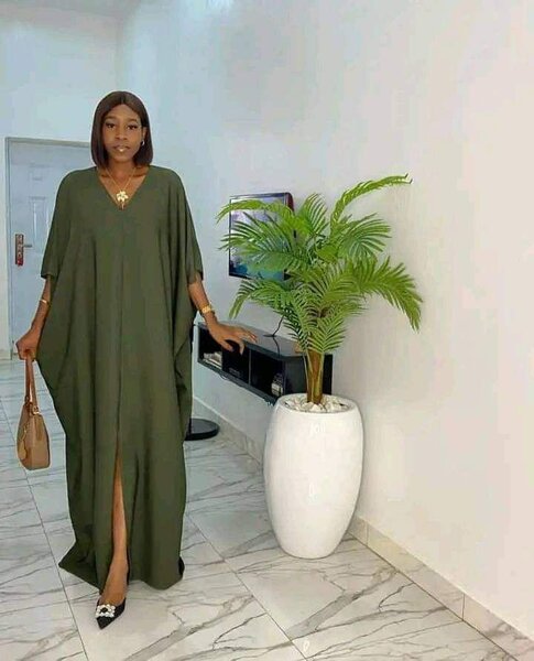 Admirez c'est jolie robe disponible en tout couleurs