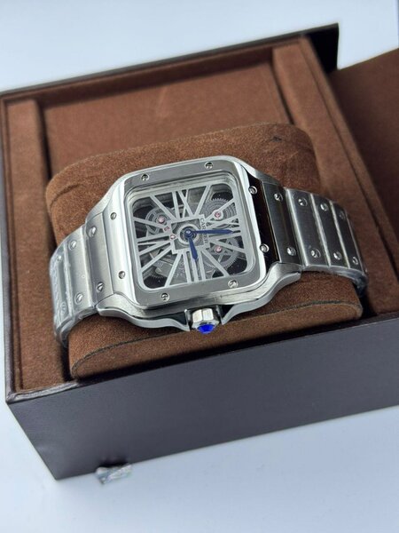 Montre mécanique élégante en acier