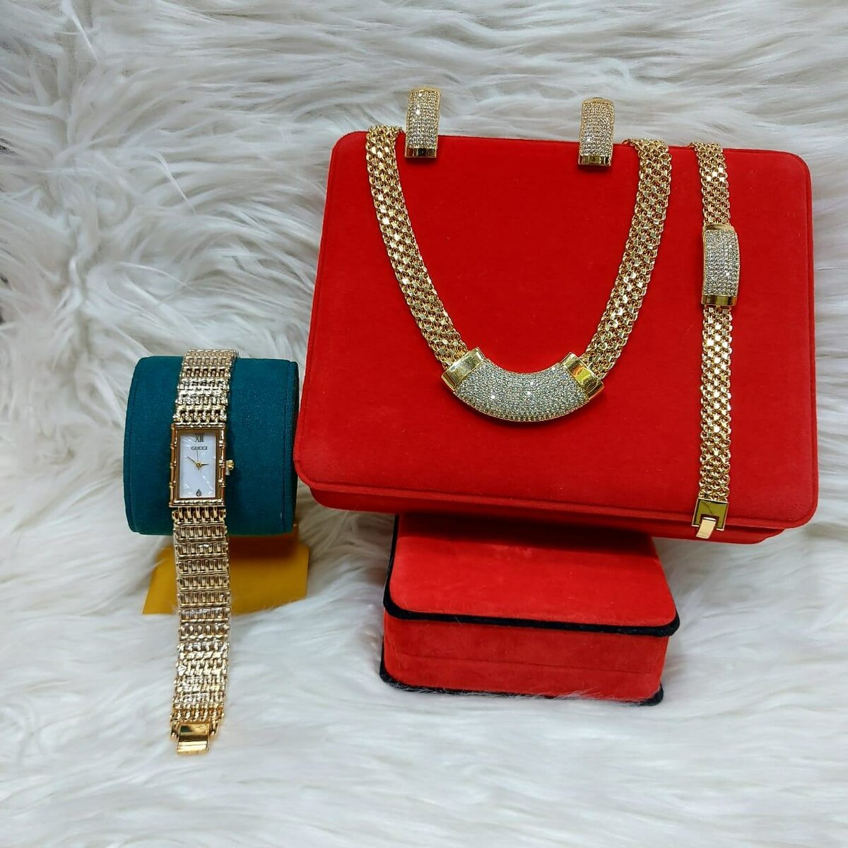 Parure en or avec montre élégante