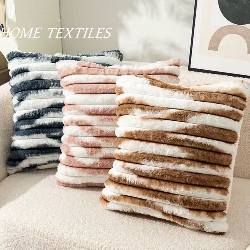 Coussins en fausse fourrure rayée