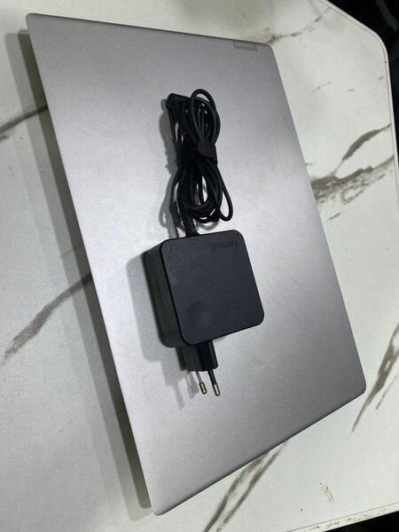 Lenovo IdeaPad Core i5 8e génération