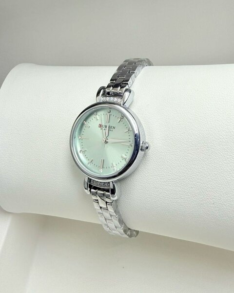 Monter femme avec coffret