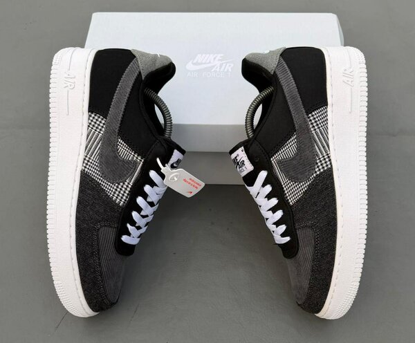 Chaussures Nike Air Force 1 Noires et Blanches