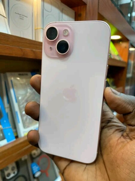 iPhone 15 Rose