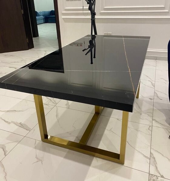 Table à manger en marbre