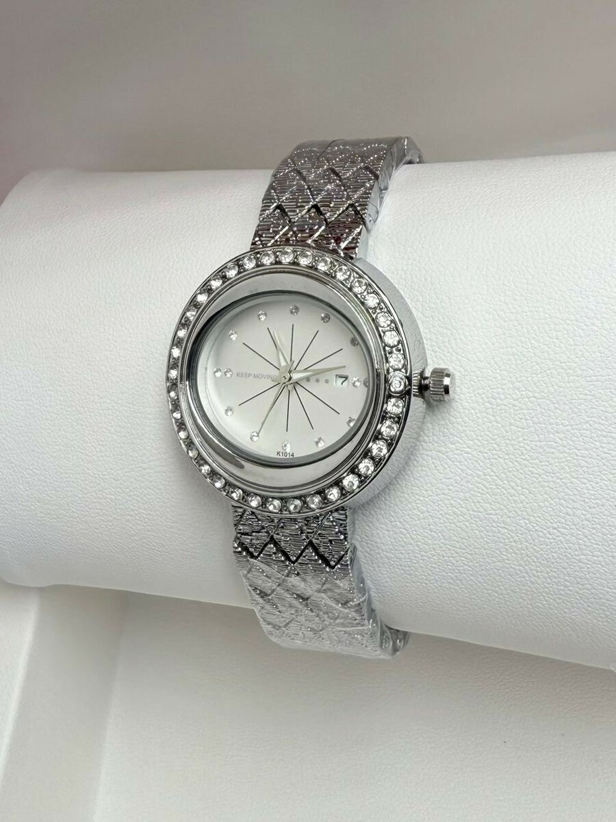 Montre élégante en strass