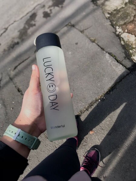 Bouteille d'eau en transparent