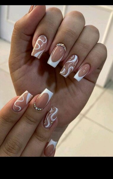 Manucure élégante avec nail art
