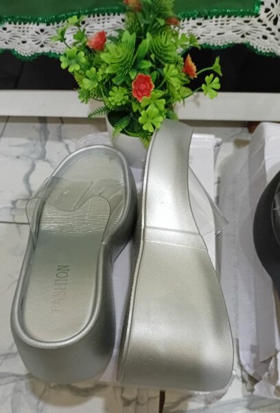 Sandales compensees transparen