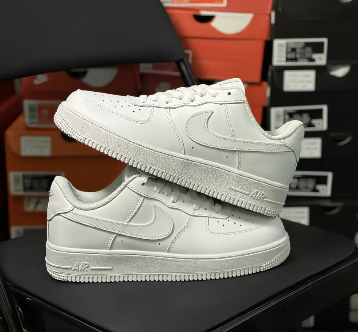 NIKE AIR FORCE 1