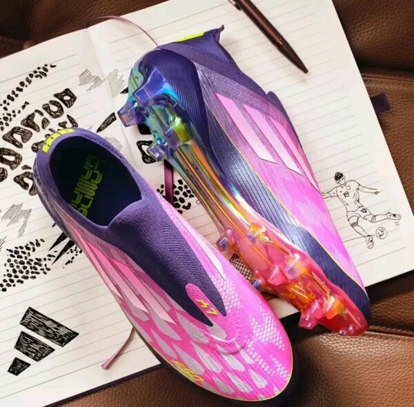 Chaussures de foot colorées