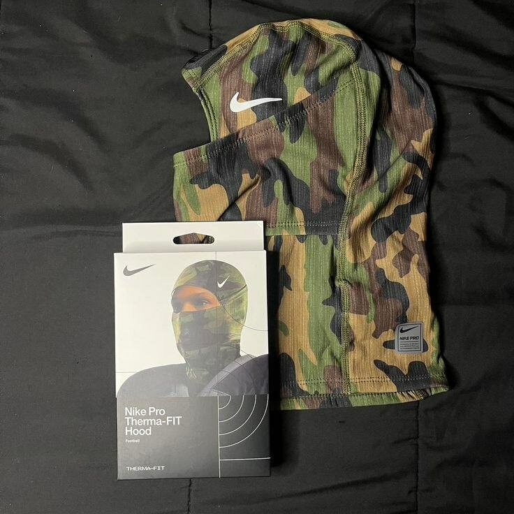 Nike Pro Therma-FIT Hood