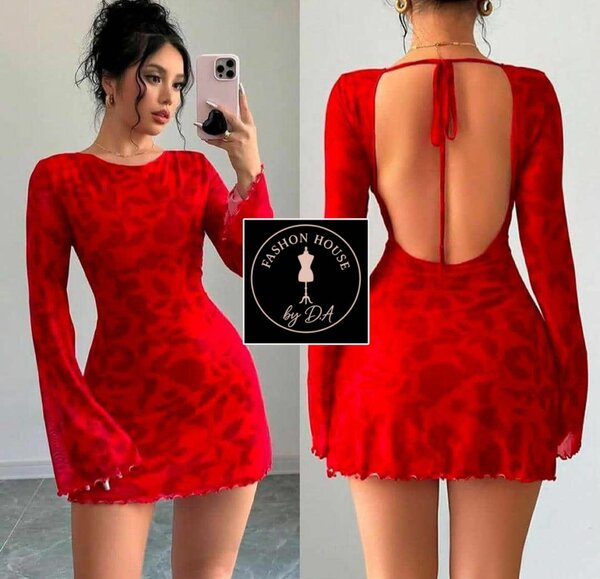 Robe rouge dos nu élégante