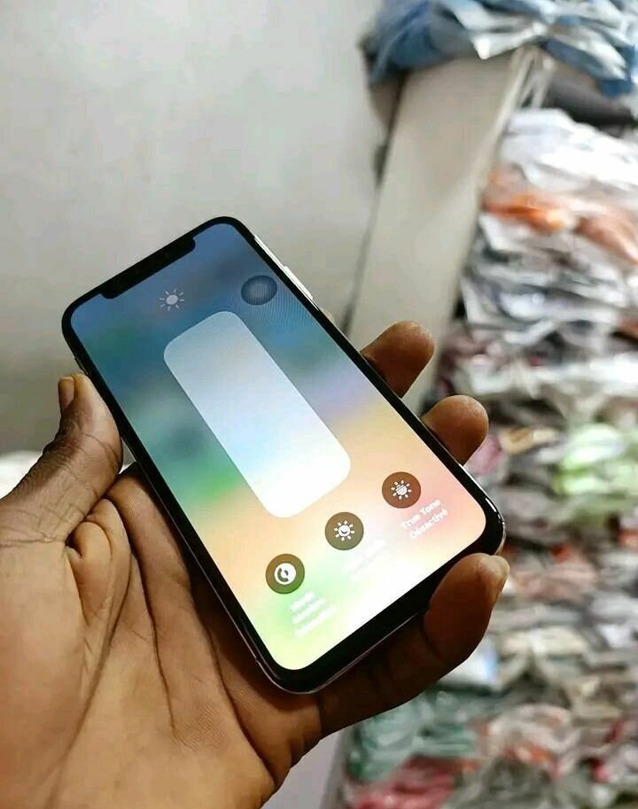 iPhone X Argent 64 Go