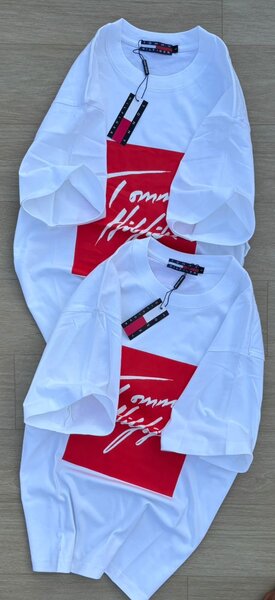 T-shirt blanc logo stylé
