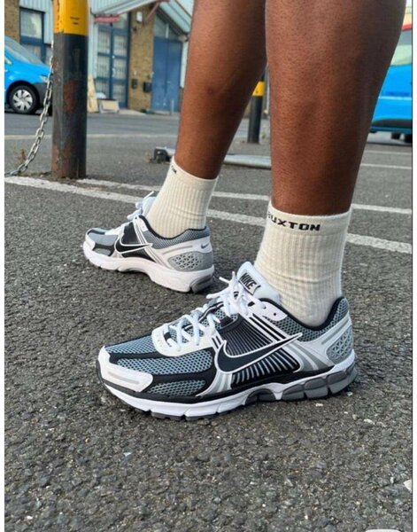 Nike Vomero 05