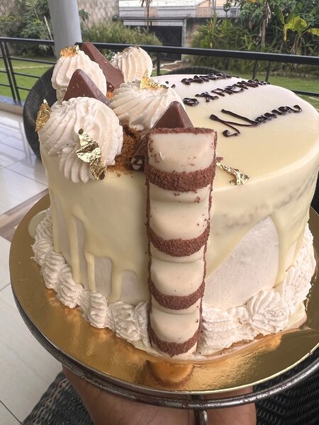 Gâteau d'anniversaire élégant