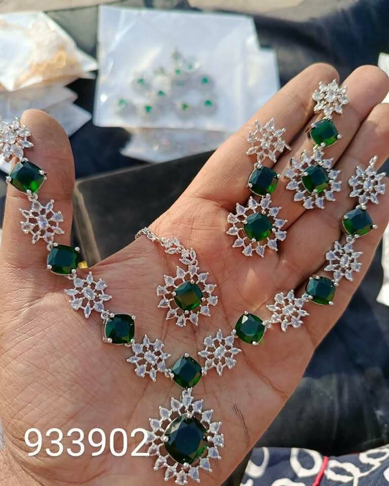Necless set