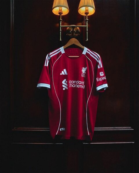 Maillot de football rouge