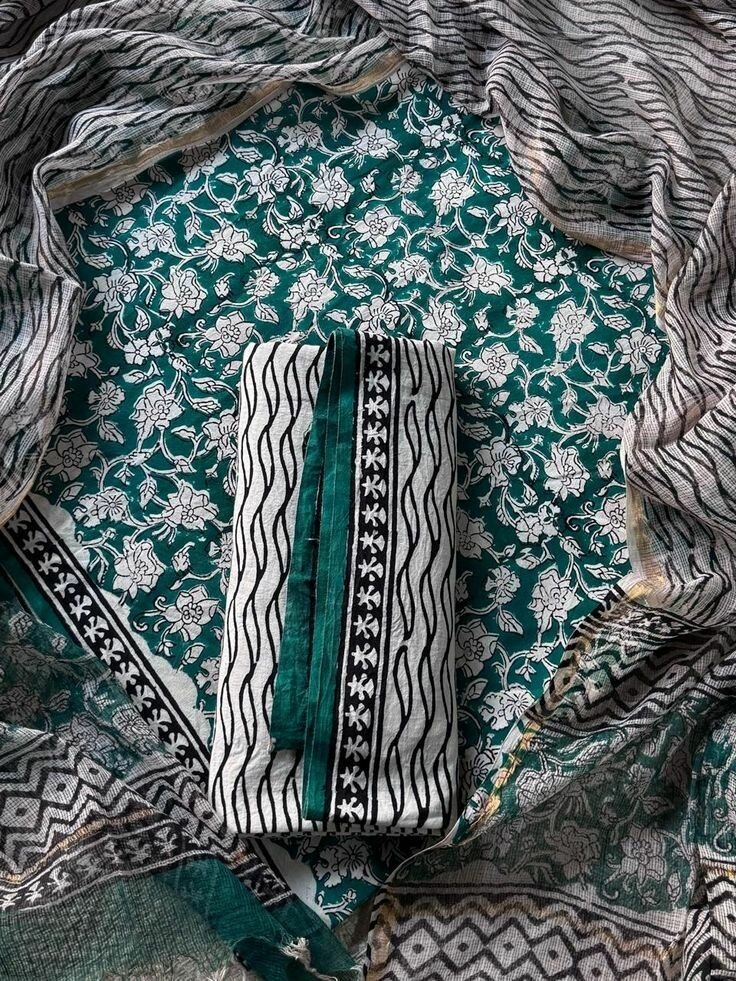 Lawn 3 Peace Suit