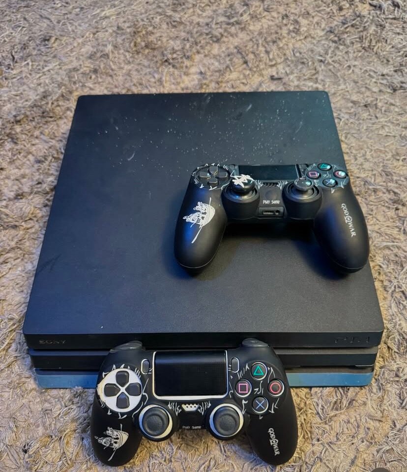 SONY PLAYSTATION 4 PRO 500GB 2 CONTROLLERS HDMI CABLE + POWE