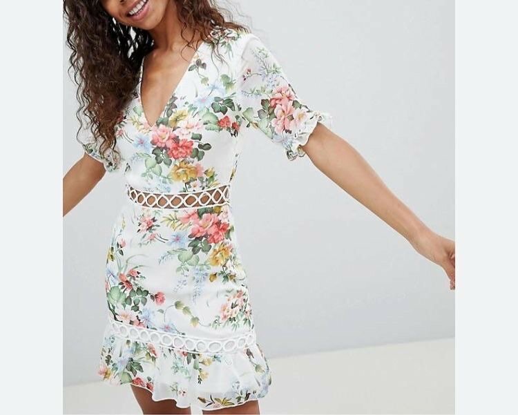 Robe blanche fleurie