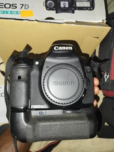 Boitier CANON 7D Mark 1+ gripp