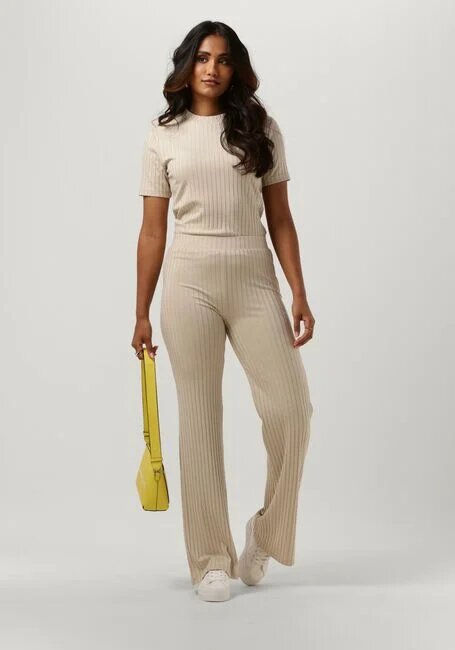 Ensemble côtelé beige élégant