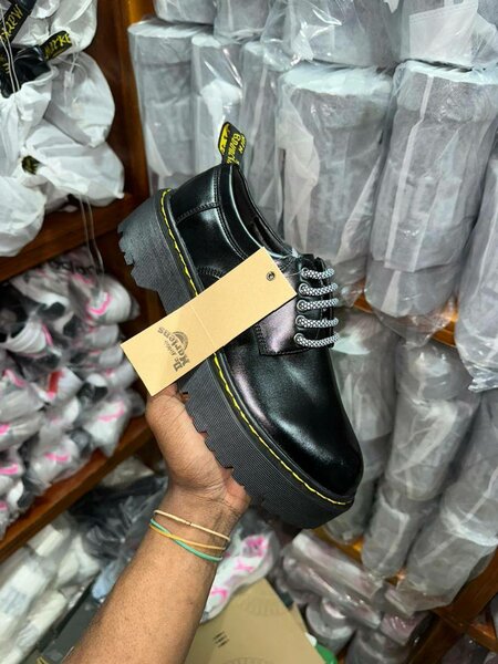 Chaussures en cuir noir élégantes