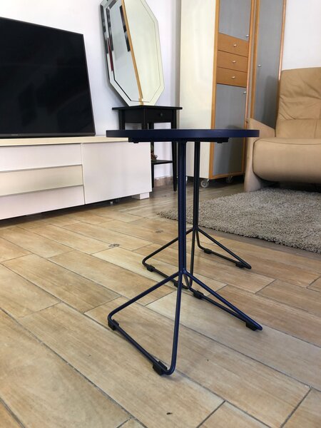 Table d'appoint noire élégante