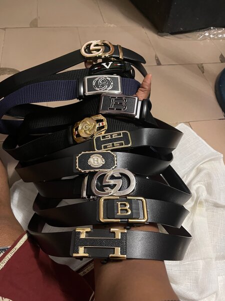 Ceinture en cuir boucle dorée