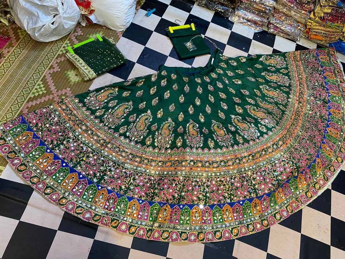 Big flyer Lehenga 3pc set (customize ke opention available)