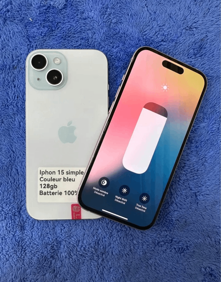 iPhone 15 Rose et Bleu 128Go