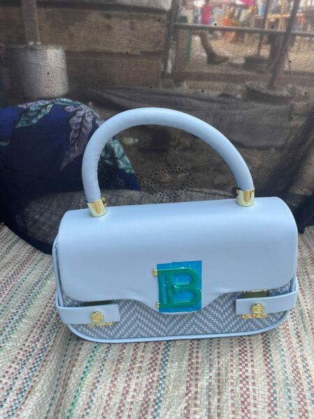 Sac à main moderne charismatique