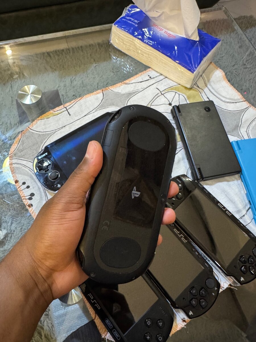 PS VITA SLIM 128GO AVEC 60 JEUX