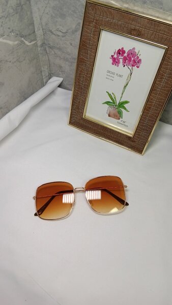 Lunettes de soleil carrées élégantes