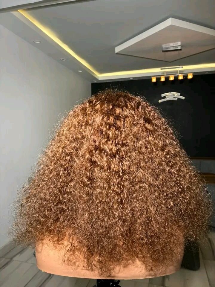 Perruque Bouclée Châtain