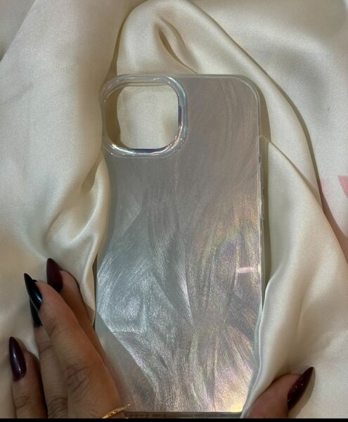 Silver Feather iPhone 15 Cover