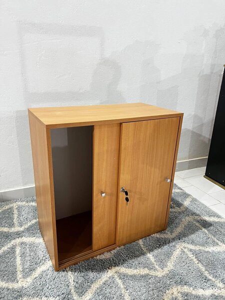 Buffet en bois avec serrure