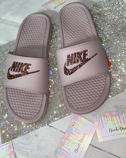 Claquettes Nike élégantes