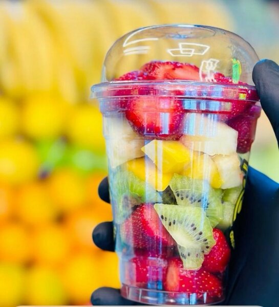 Coupes de fruits frais variés