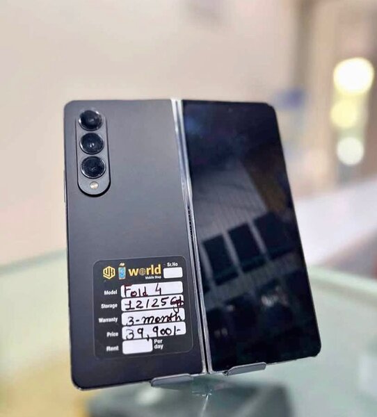 Smartphone pliable Fold 4