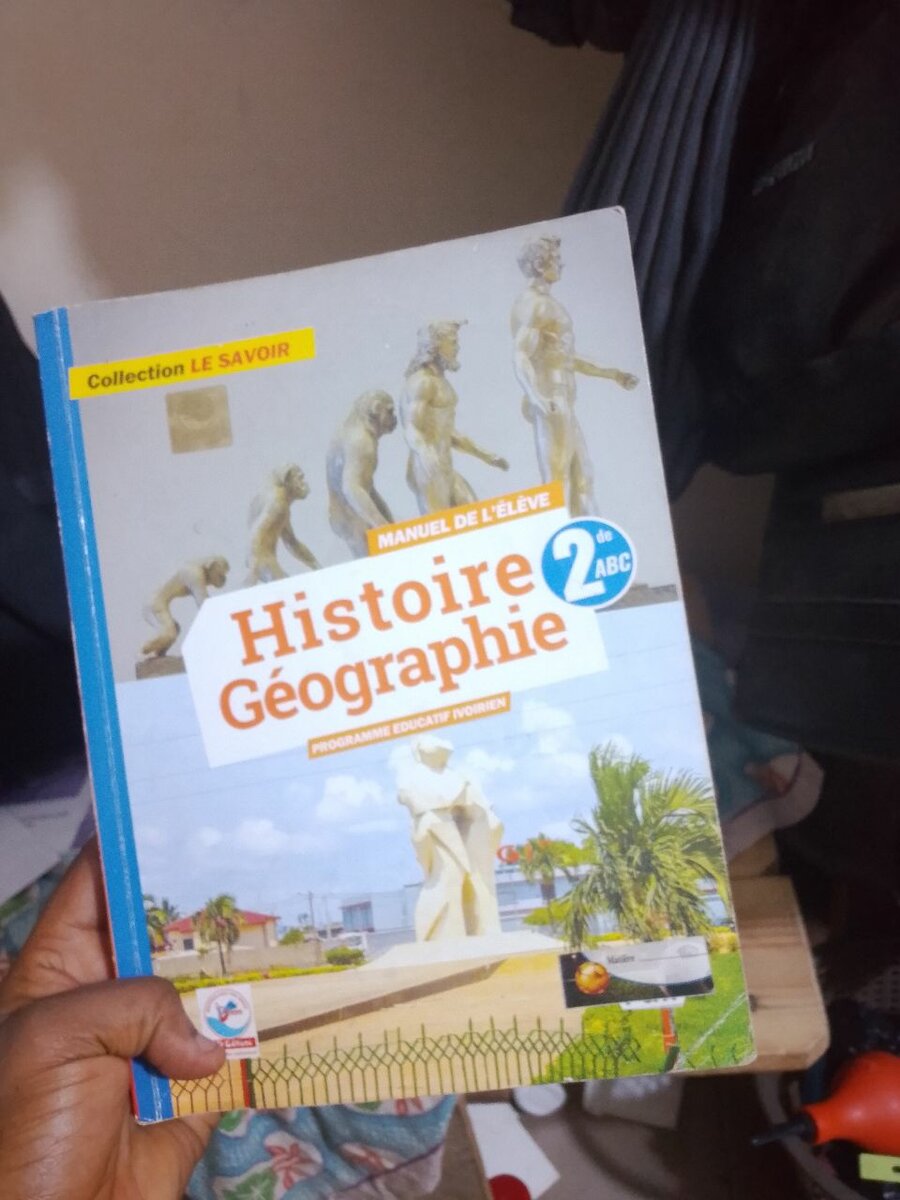 Livres scolaires pour étudiants