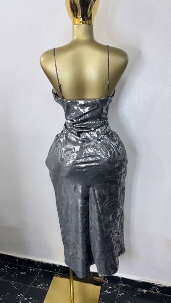 Robe métallisée grise